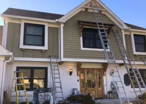BEST Siding Repairing Company Near You